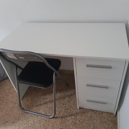 Room In Guest Room - Peaceful Accommodation In Madrid Near Atocha Exterior photo